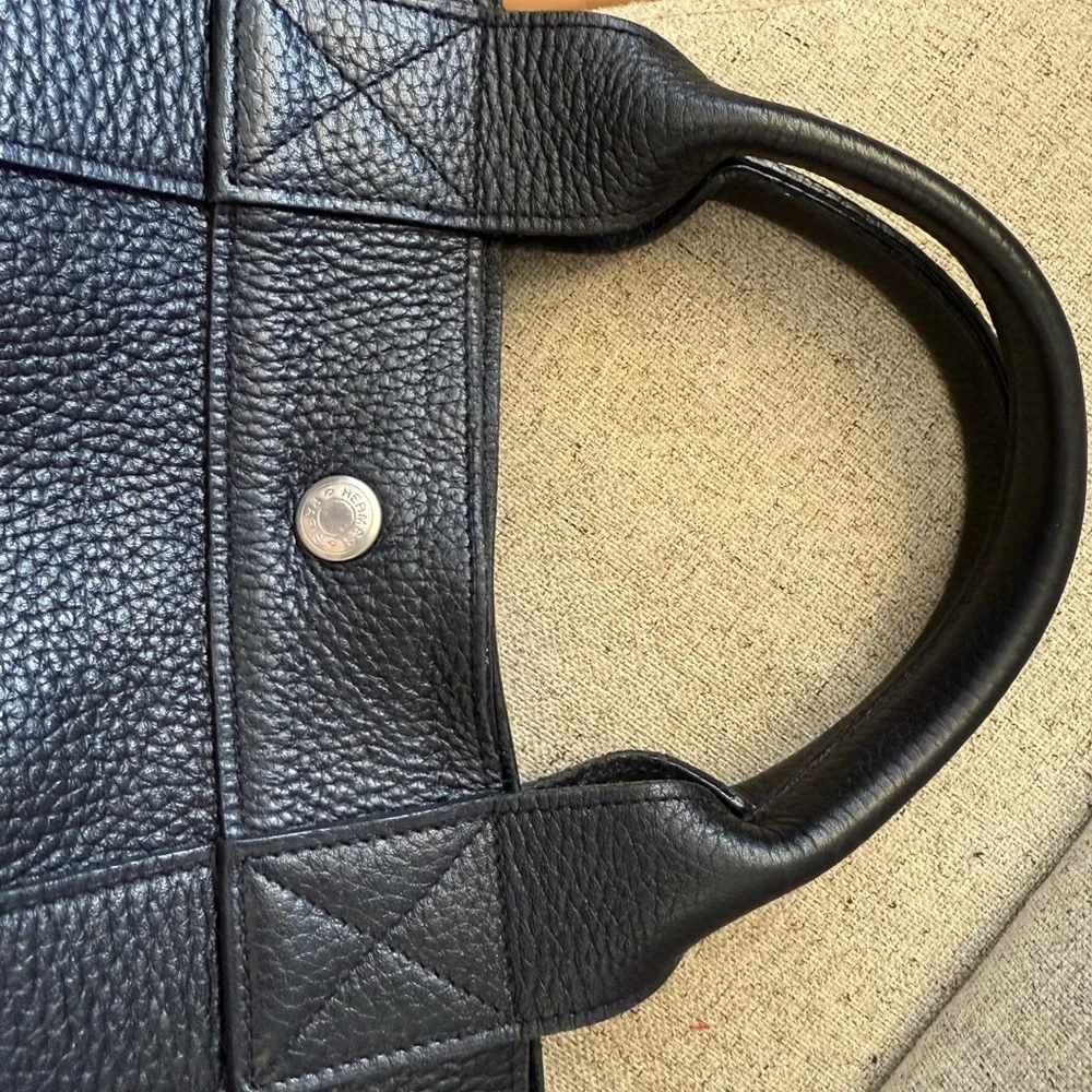 Hermès Unisex Black Leather Tote Bag – Classic Pebbled Carryall- shopping